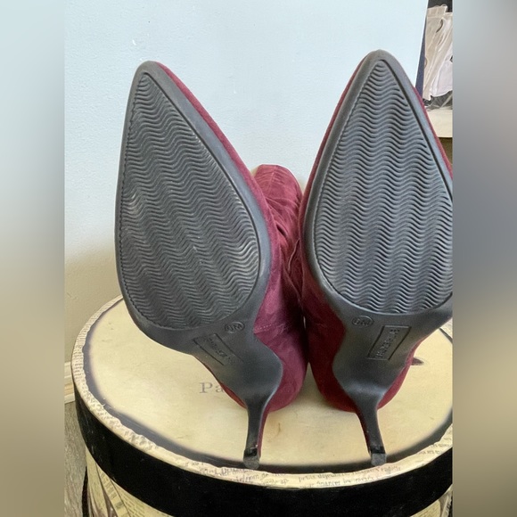 Isaac Mizrahi ladies suede slouch heel boots. Wine size 6 - Picture 12 of 13